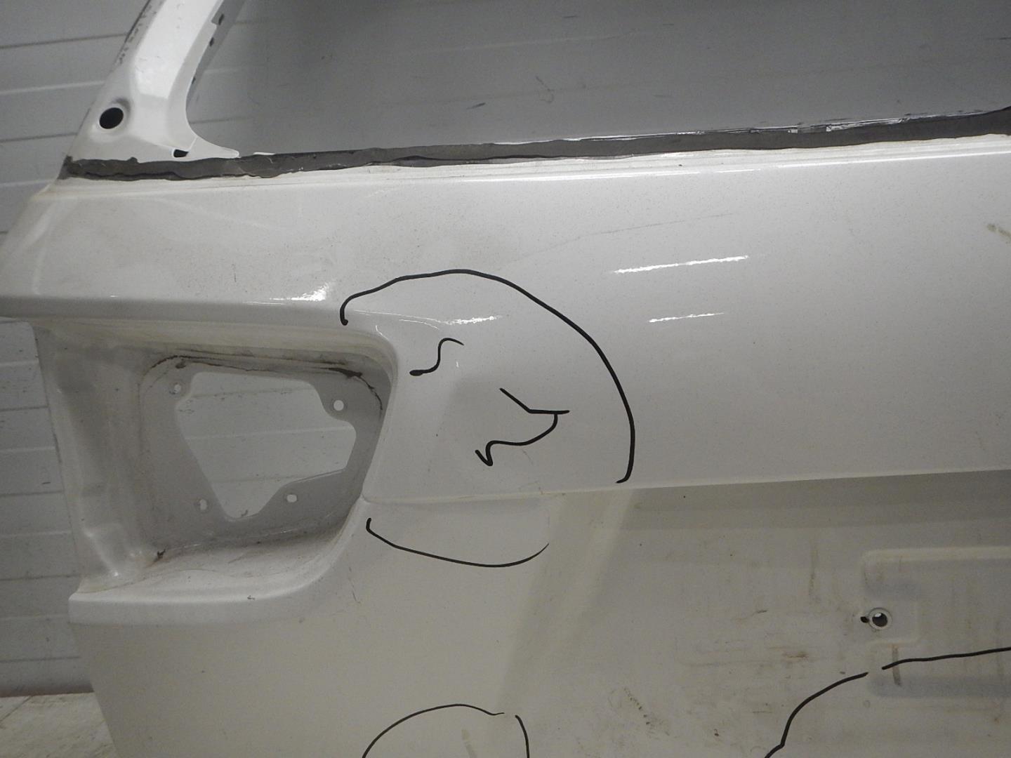 Дверь багажника