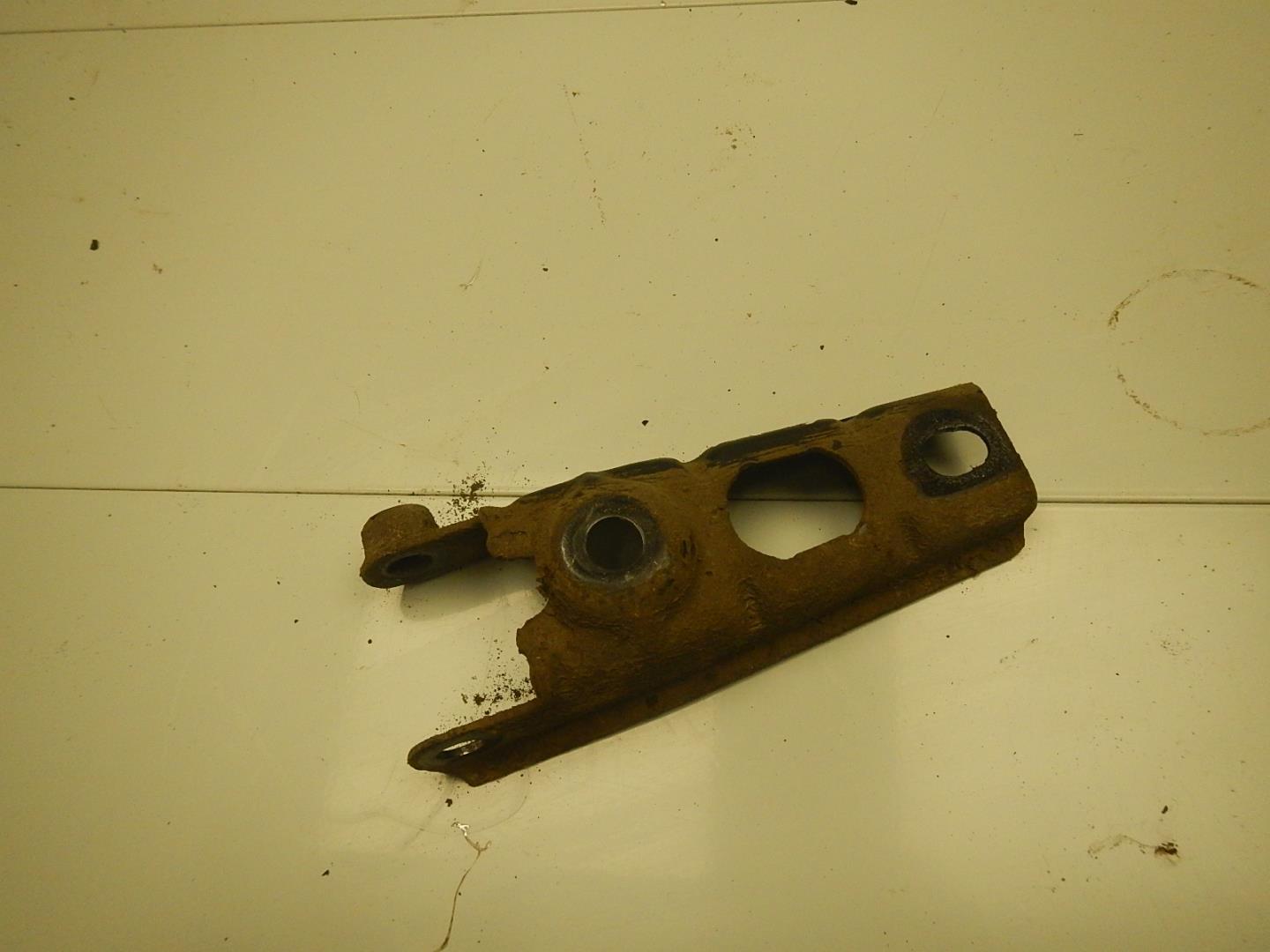 Кронштейн опоры двигателя