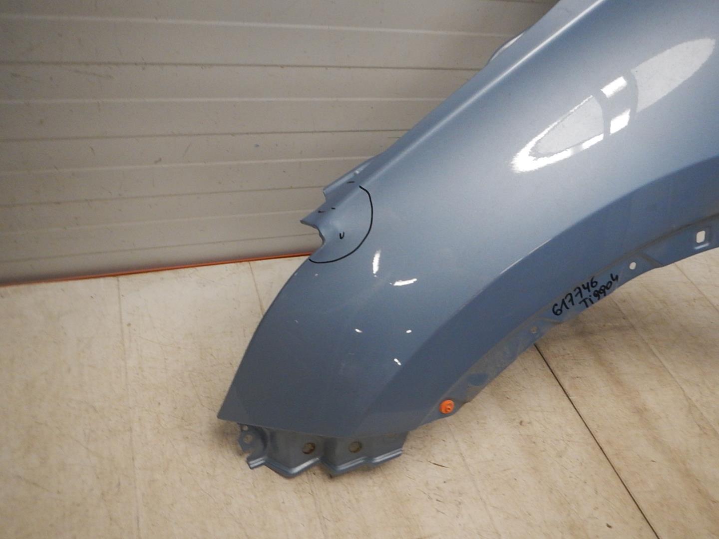 Крыло переднее левое