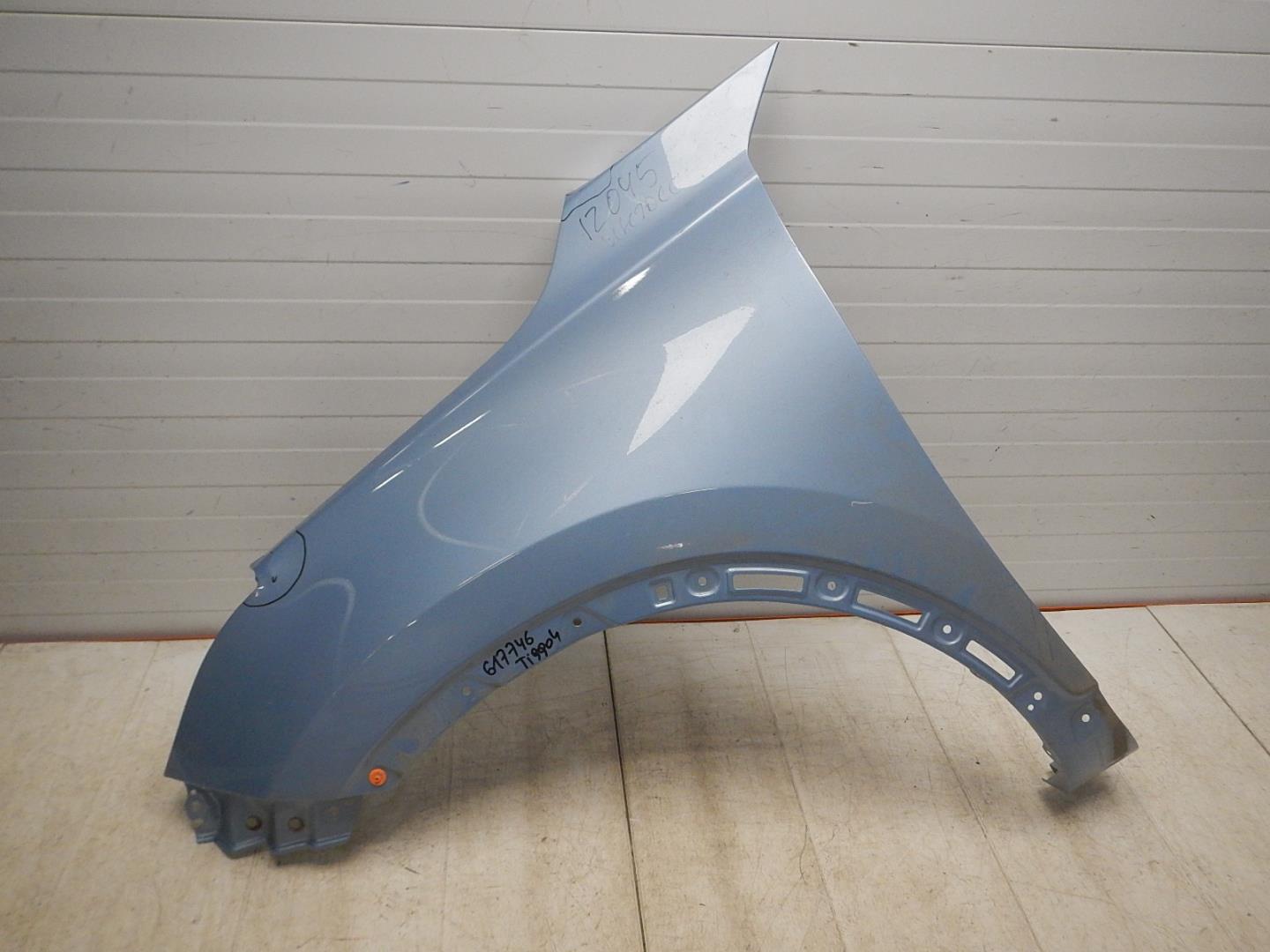 Крыло переднее левое