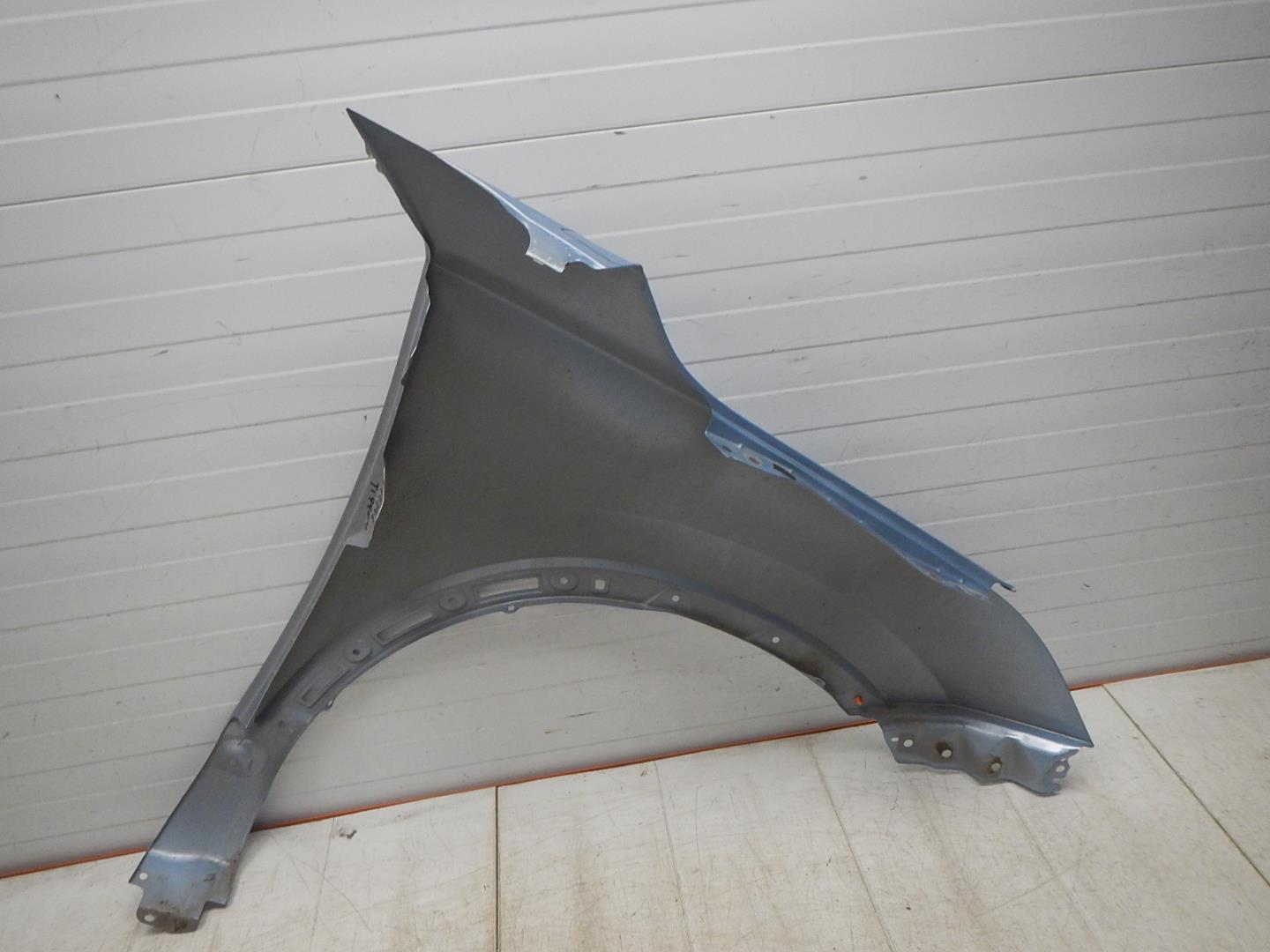 Крыло переднее левое