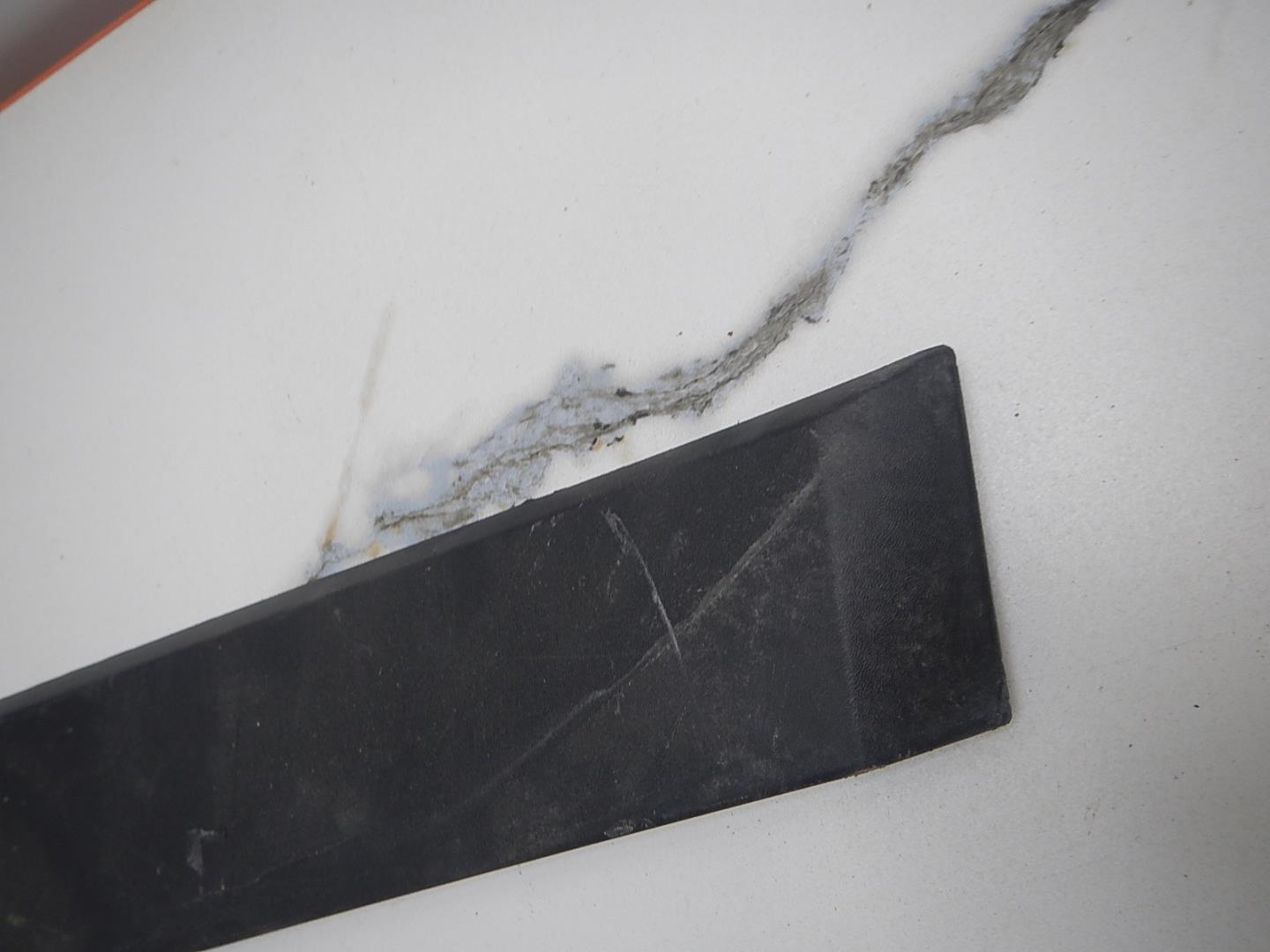 Молдинг задней правой двери