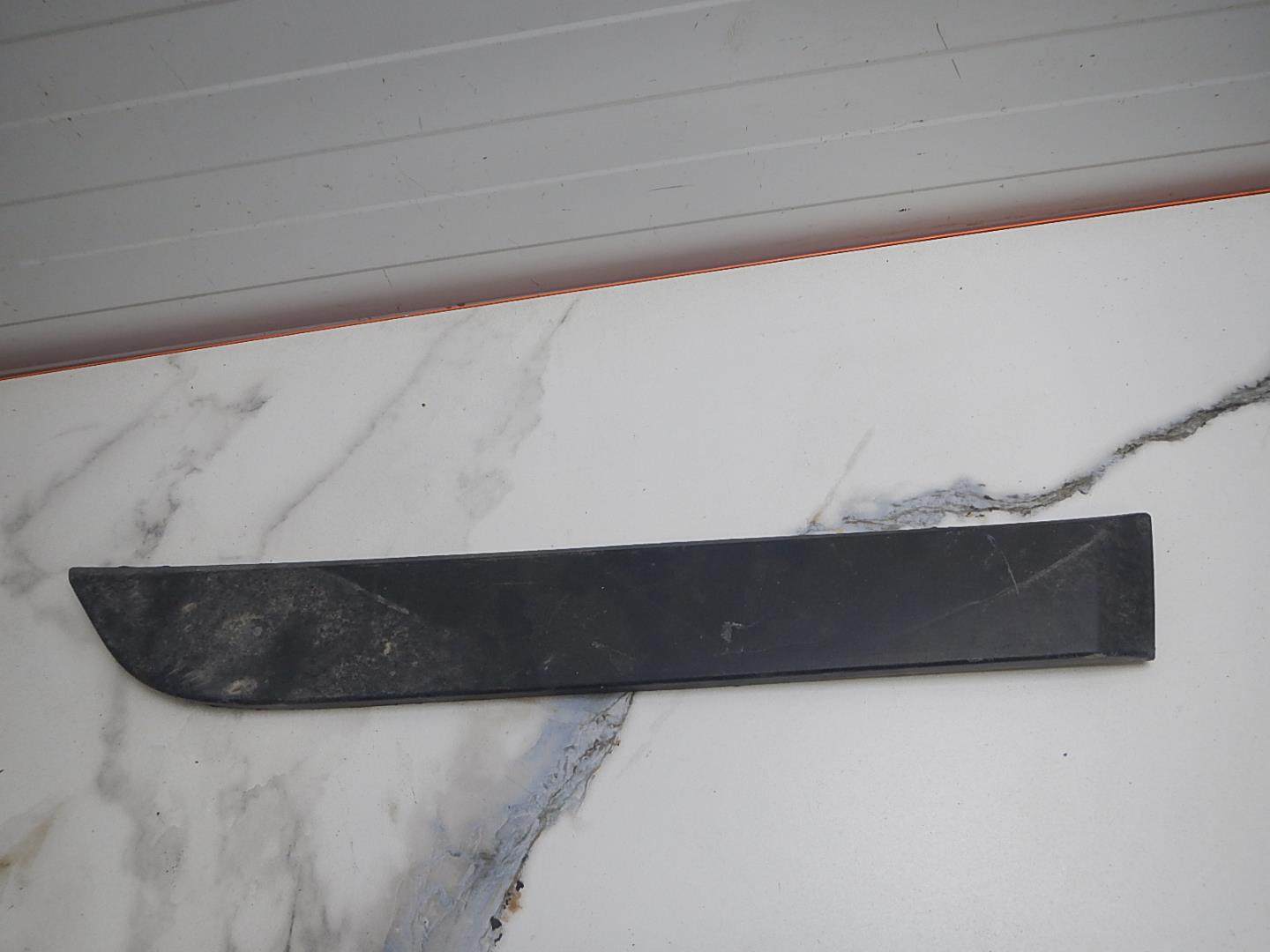 Молдинг задней правой двери