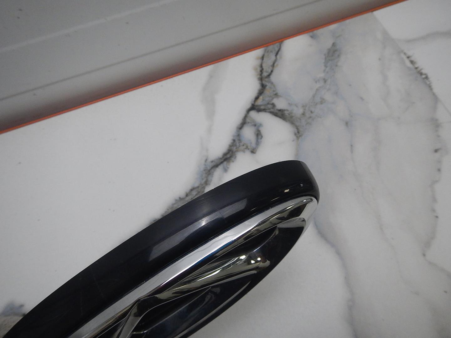 Эмблема на крышку багажника