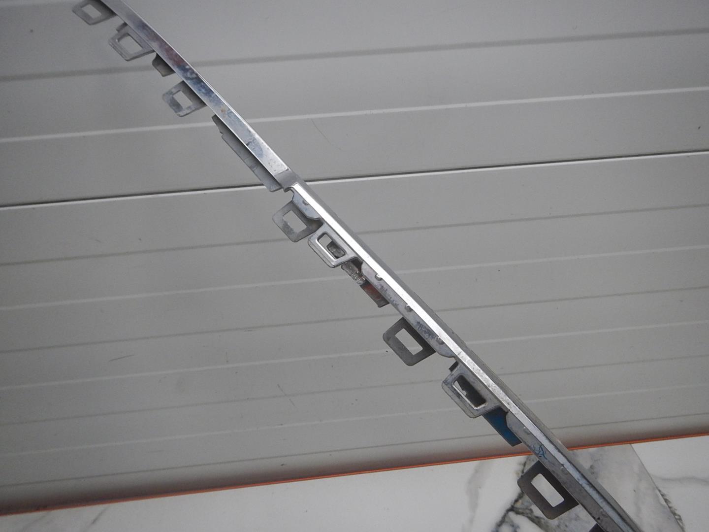 Молдинг заднего бампера