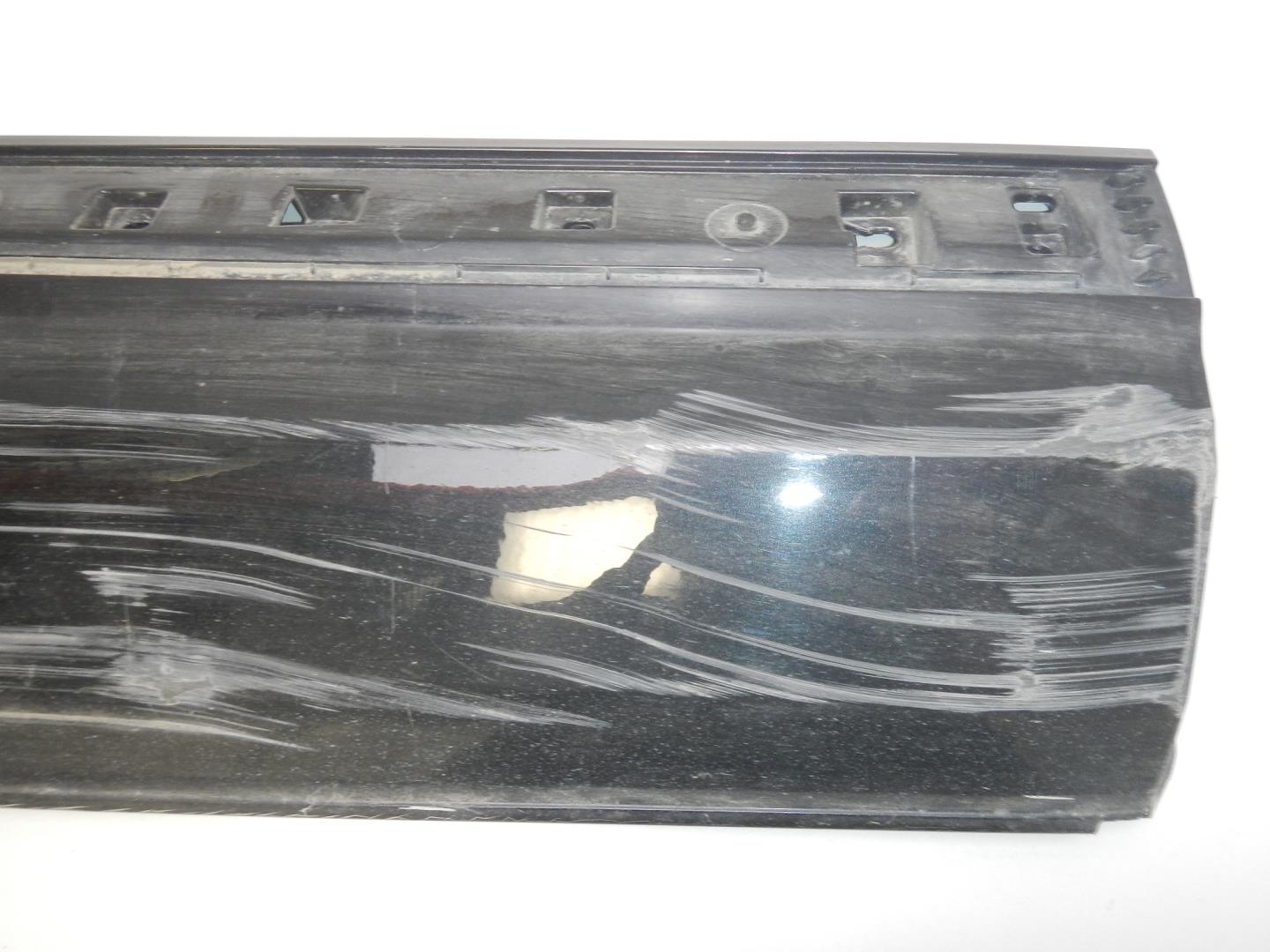 Молдинг задней правой двери