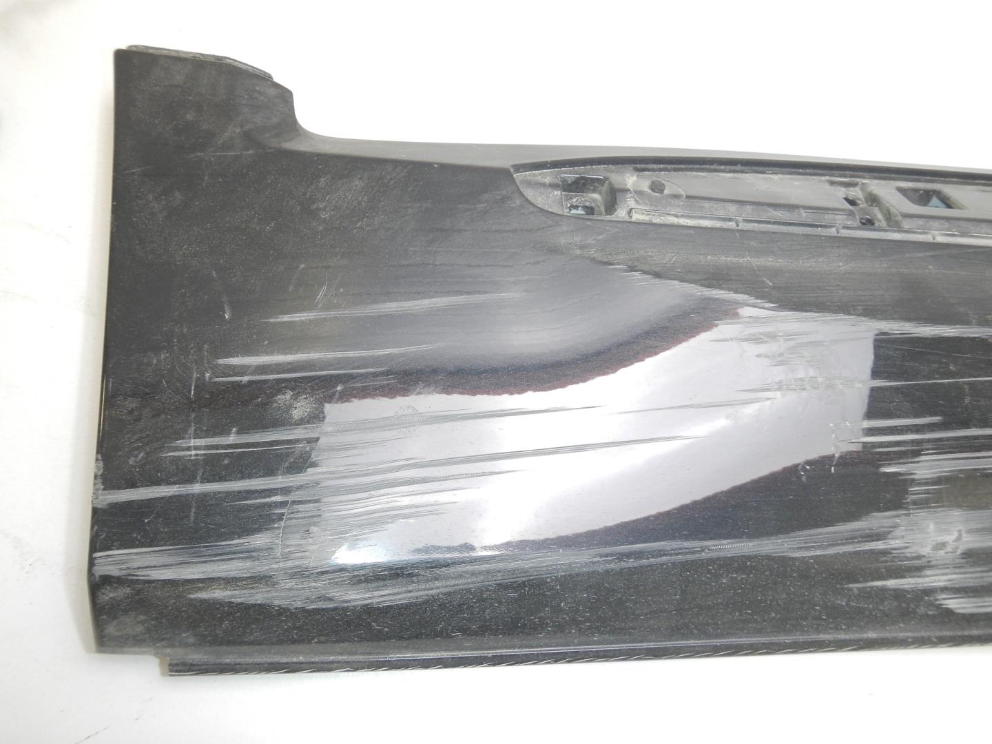 Молдинг задней правой двери