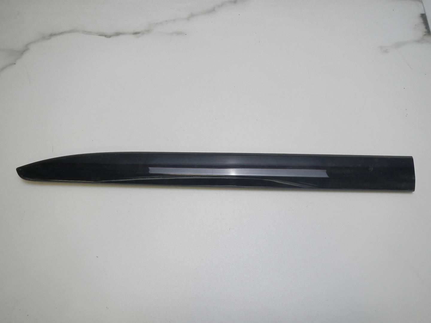 Молдинг задней правой двери