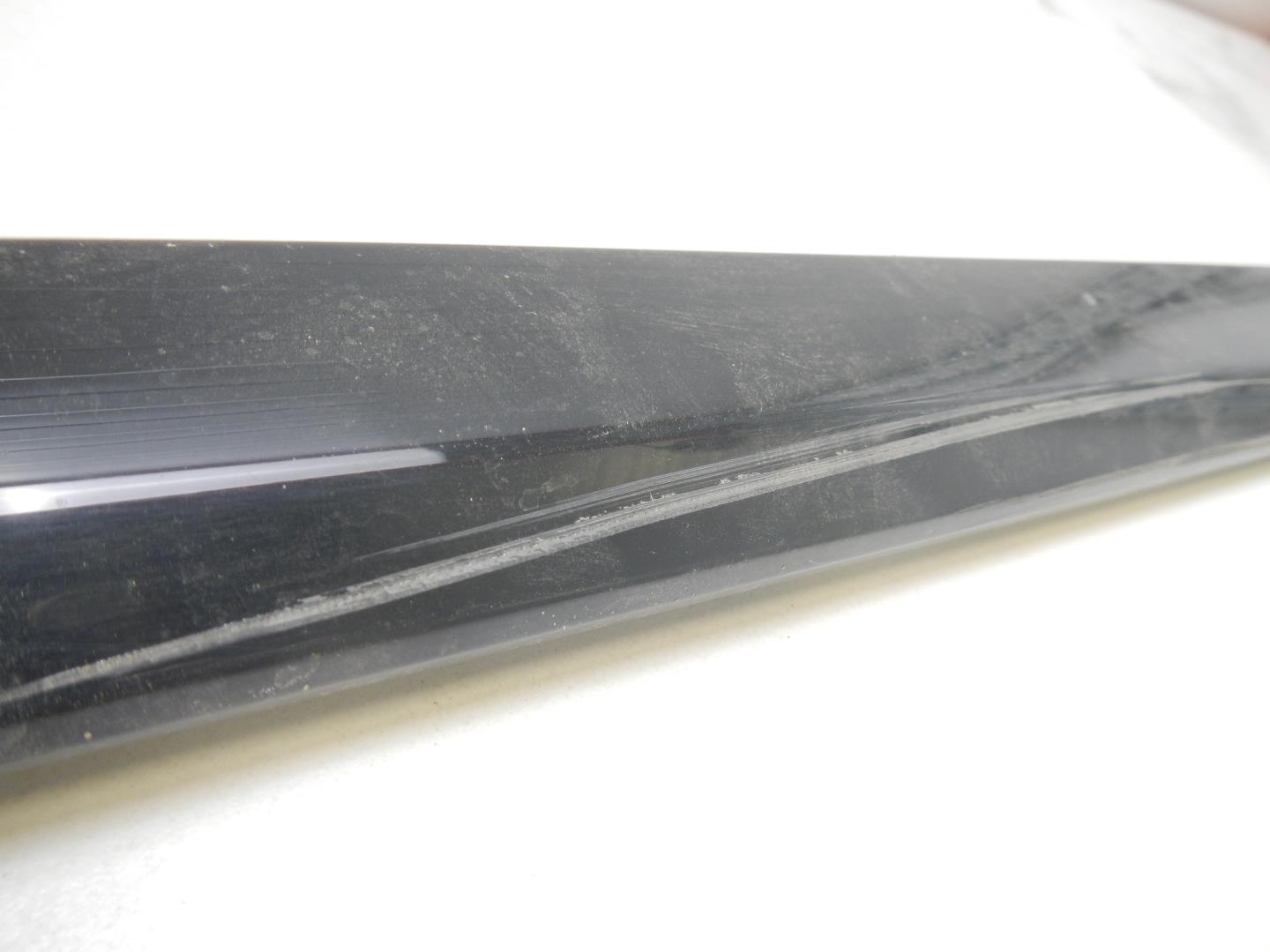 Молдинг задней правой двери