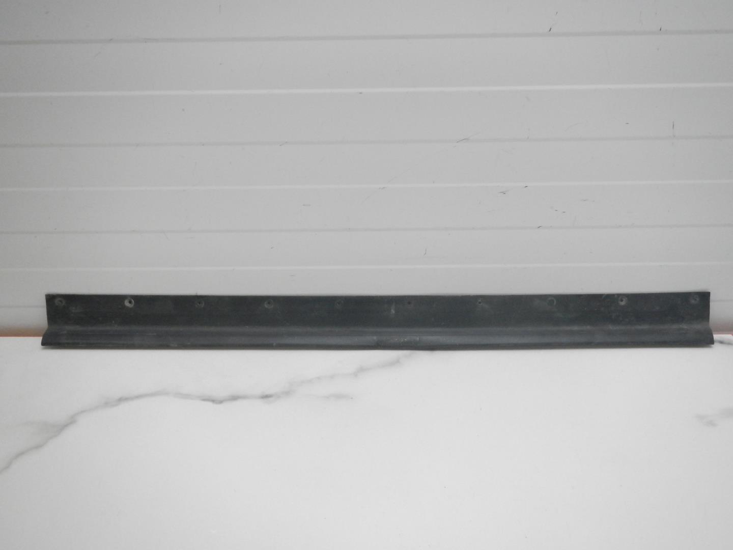 Уплотнитель задней правой двери