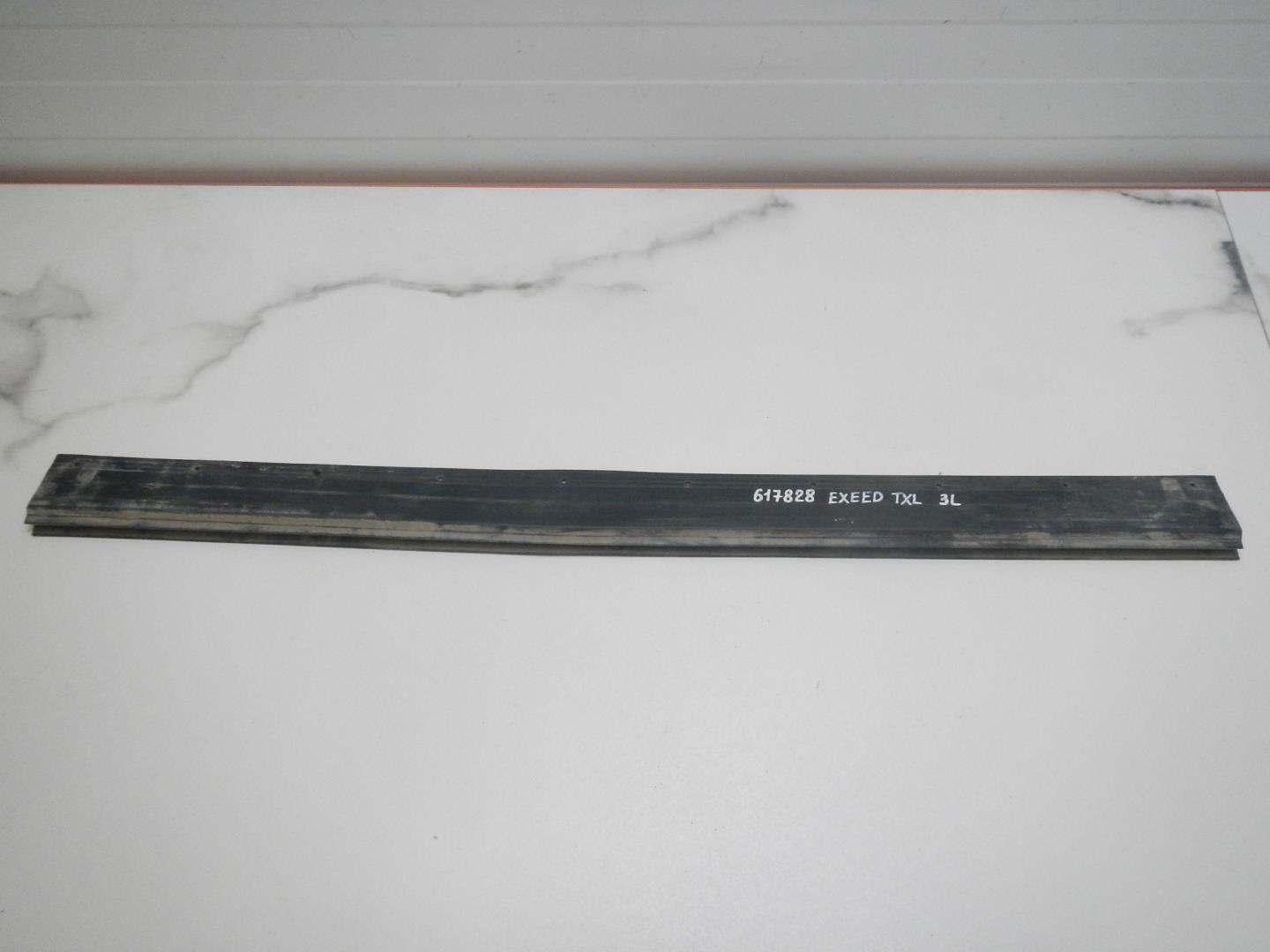 Уплотнитель задней правой двери