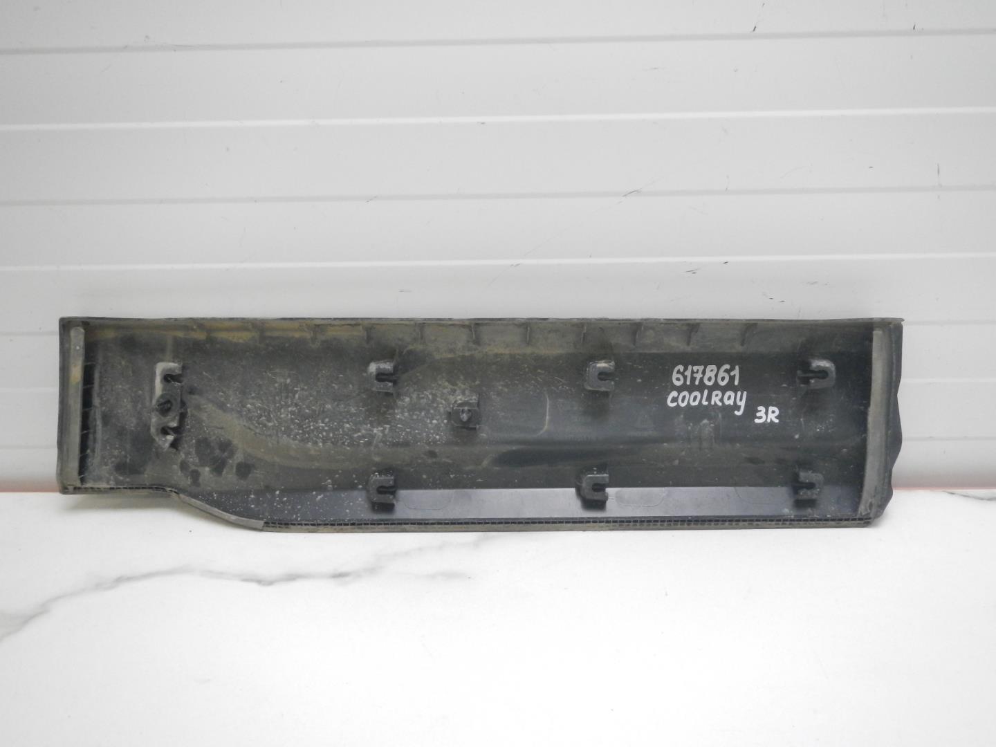 Молдинг задней правой двери