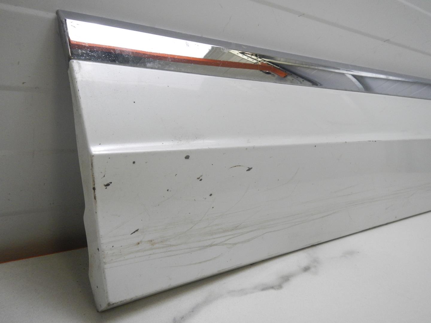 Молдинг передней левой двери