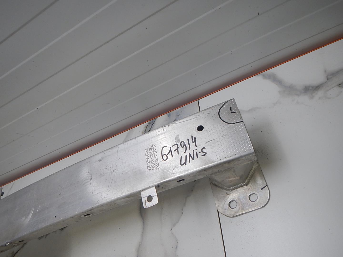 Усилитель переднего бампера