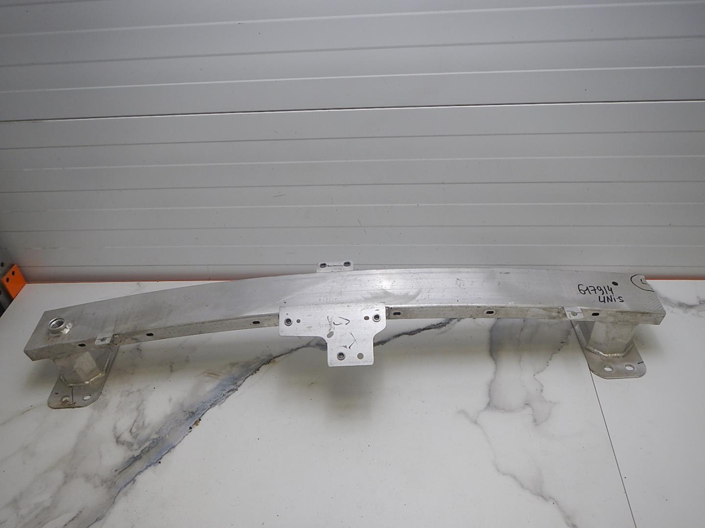 Усилитель переднего бампера