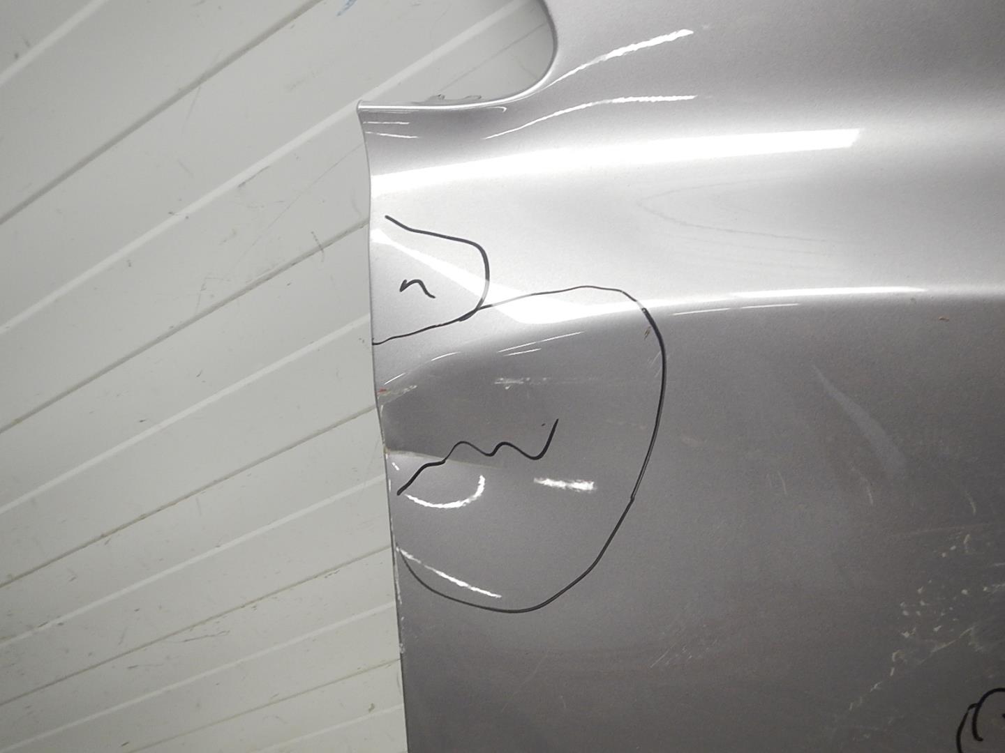 Крыло переднее правое