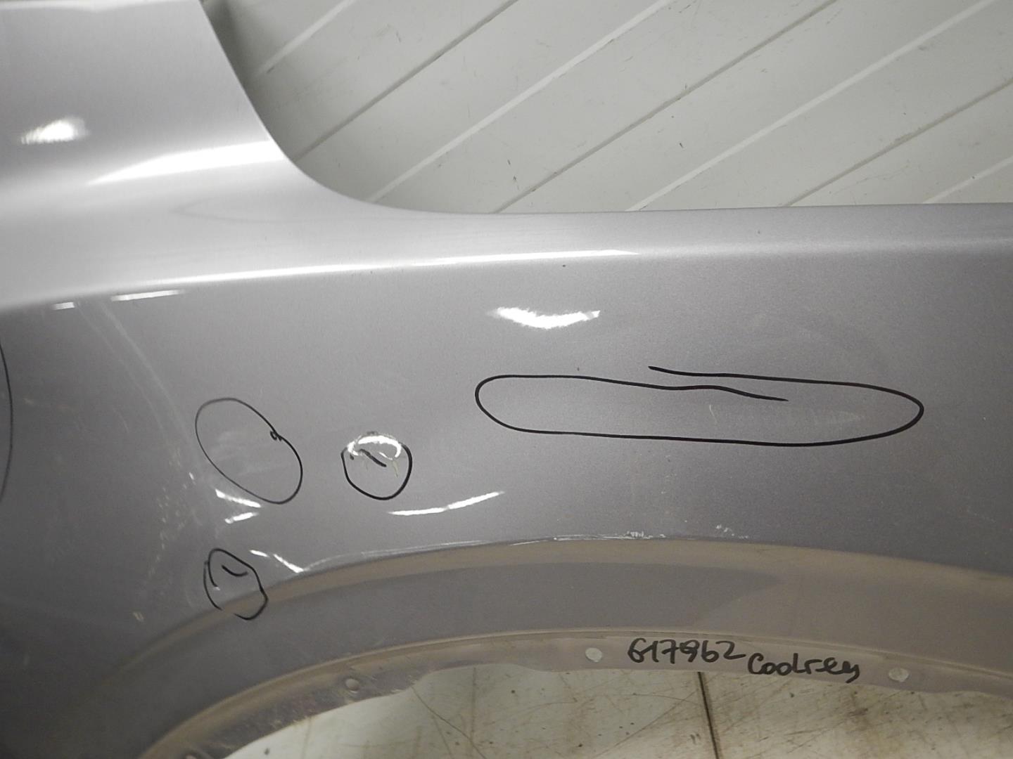 Крыло переднее правое