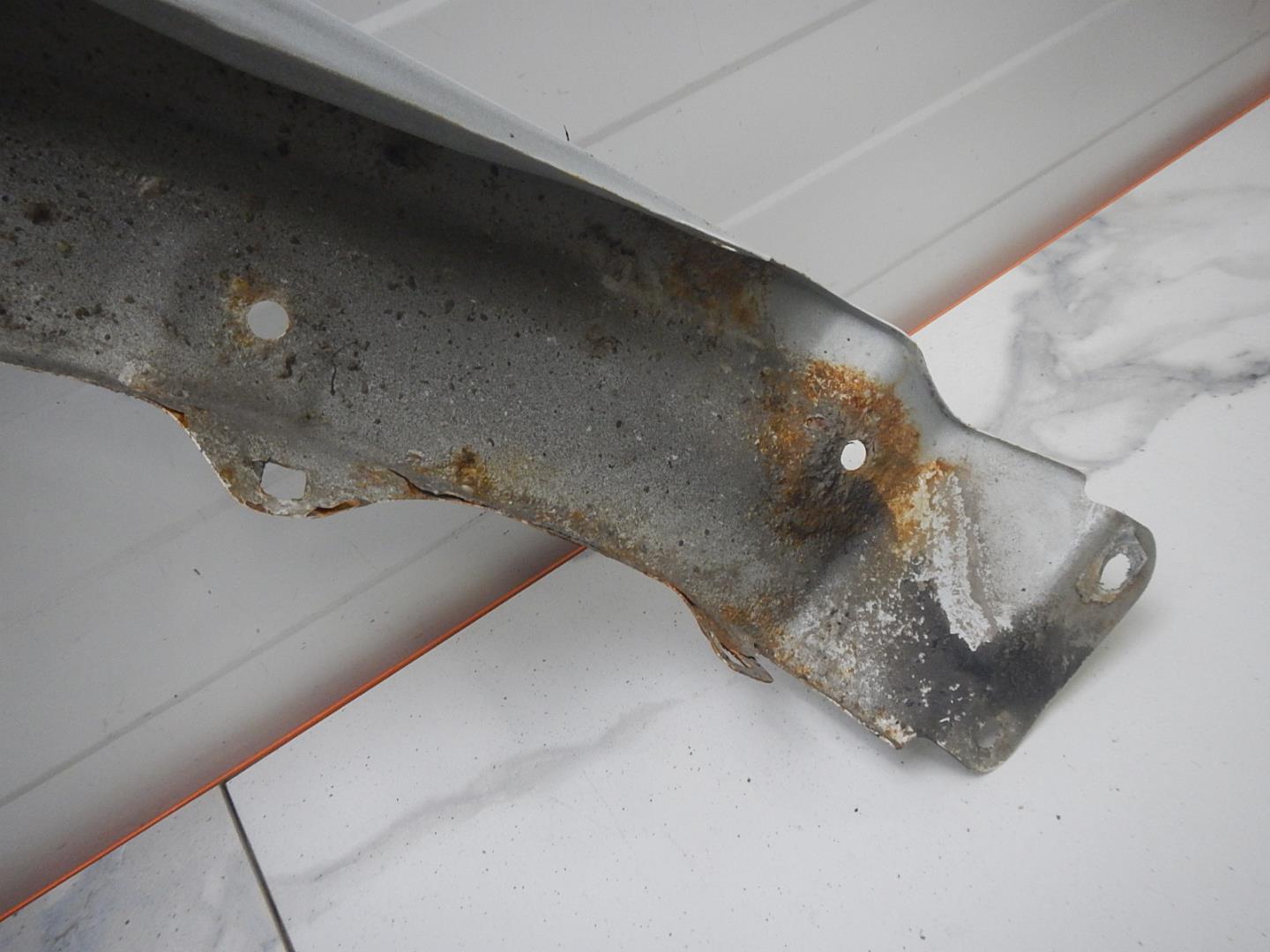 Крыло переднее правое