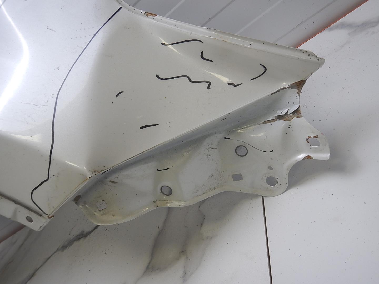 Крыло переднее правое