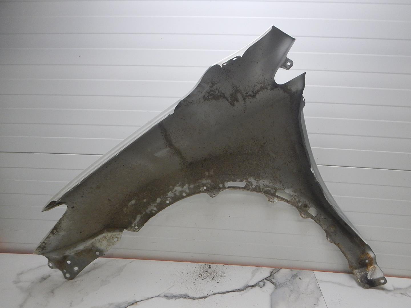 Крыло переднее правое