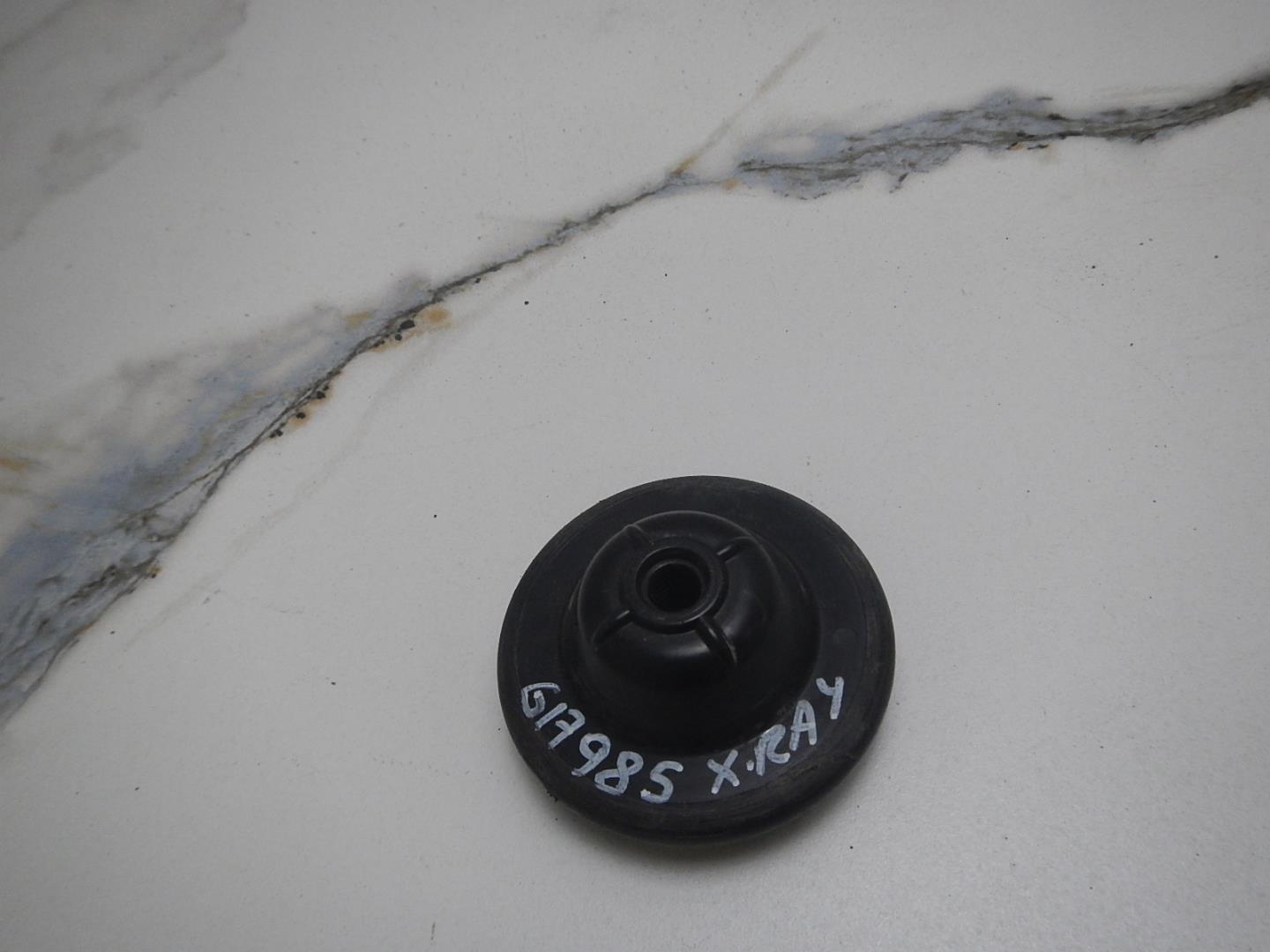 Болт крепления запасного колеса