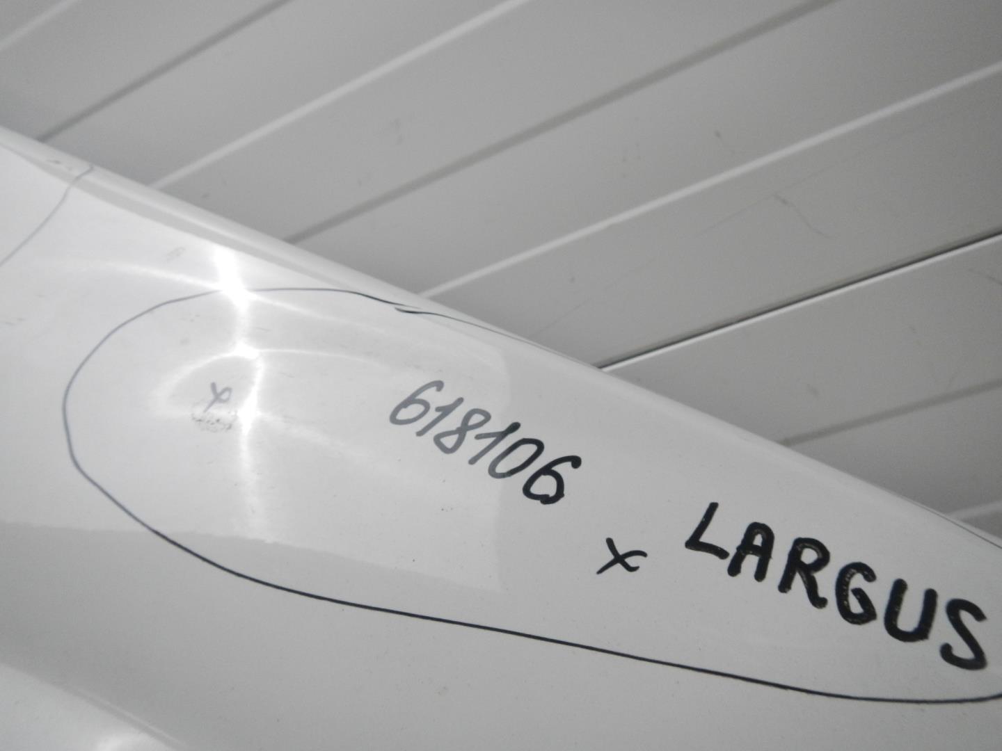 Крыло переднее правое