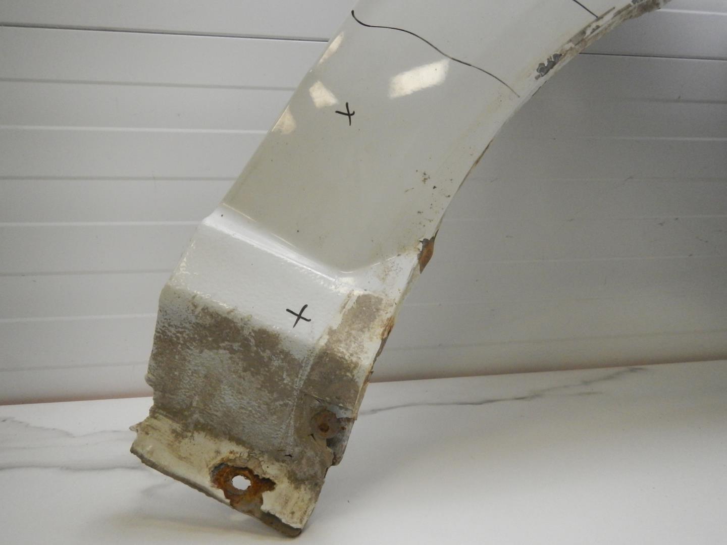 Крыло переднее правое