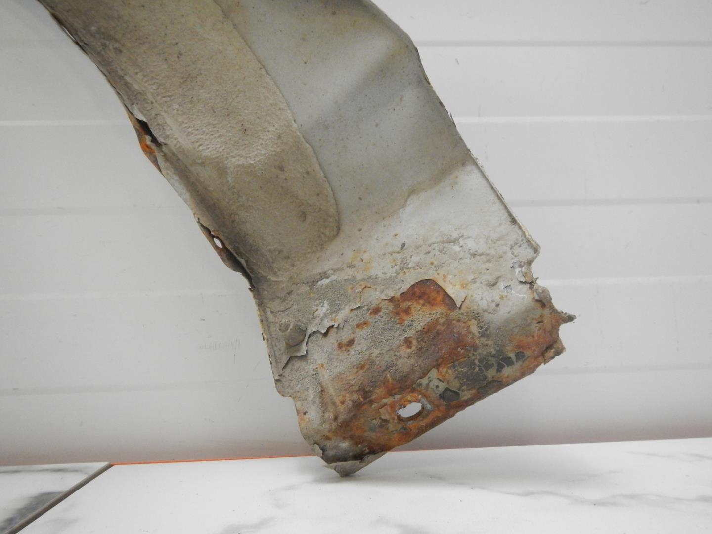 Крыло переднее правое