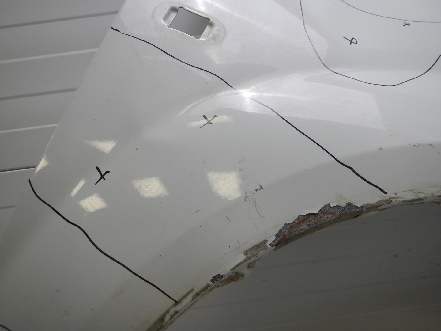 Крыло переднее правое