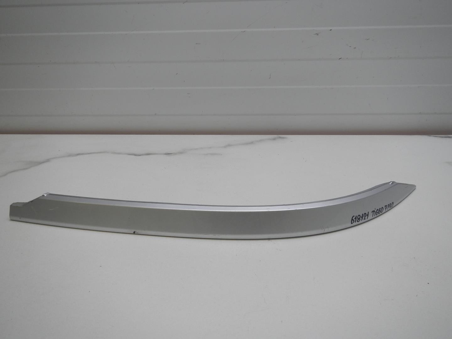 Молдинг заднего бампера