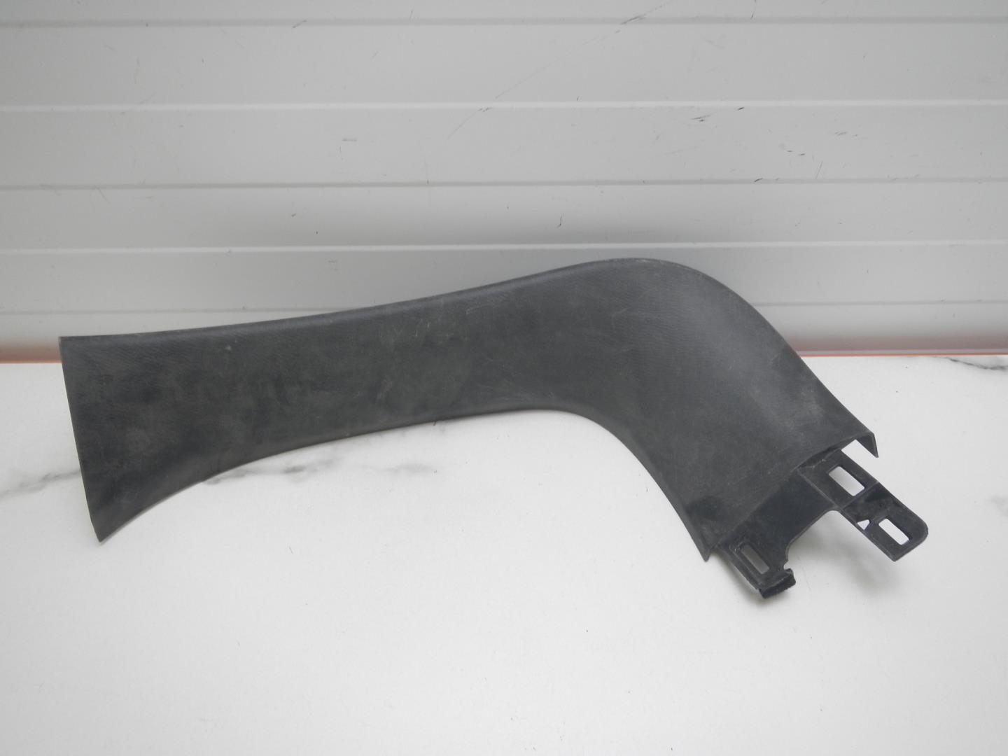 Обшивка двери багажника