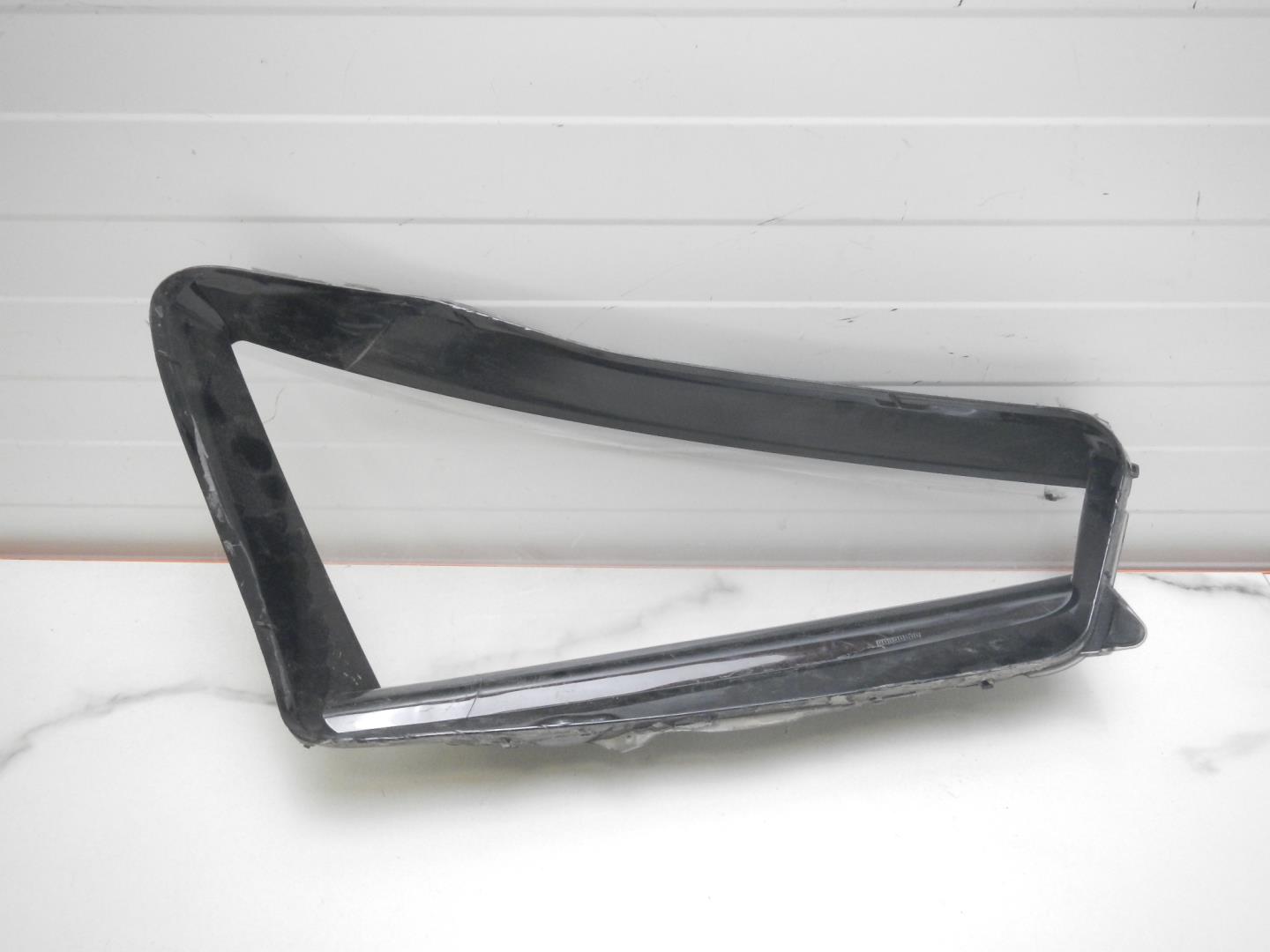 Стекло фары левой