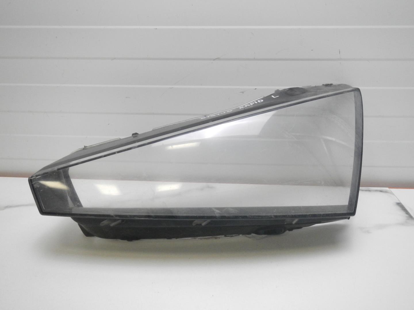 Стекло фары левой