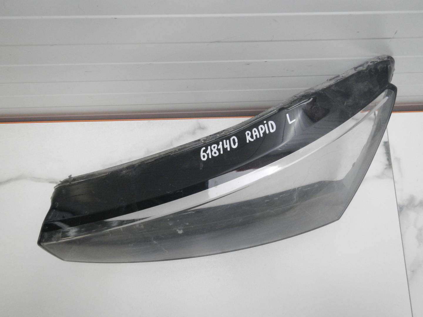 Стекло фары левой