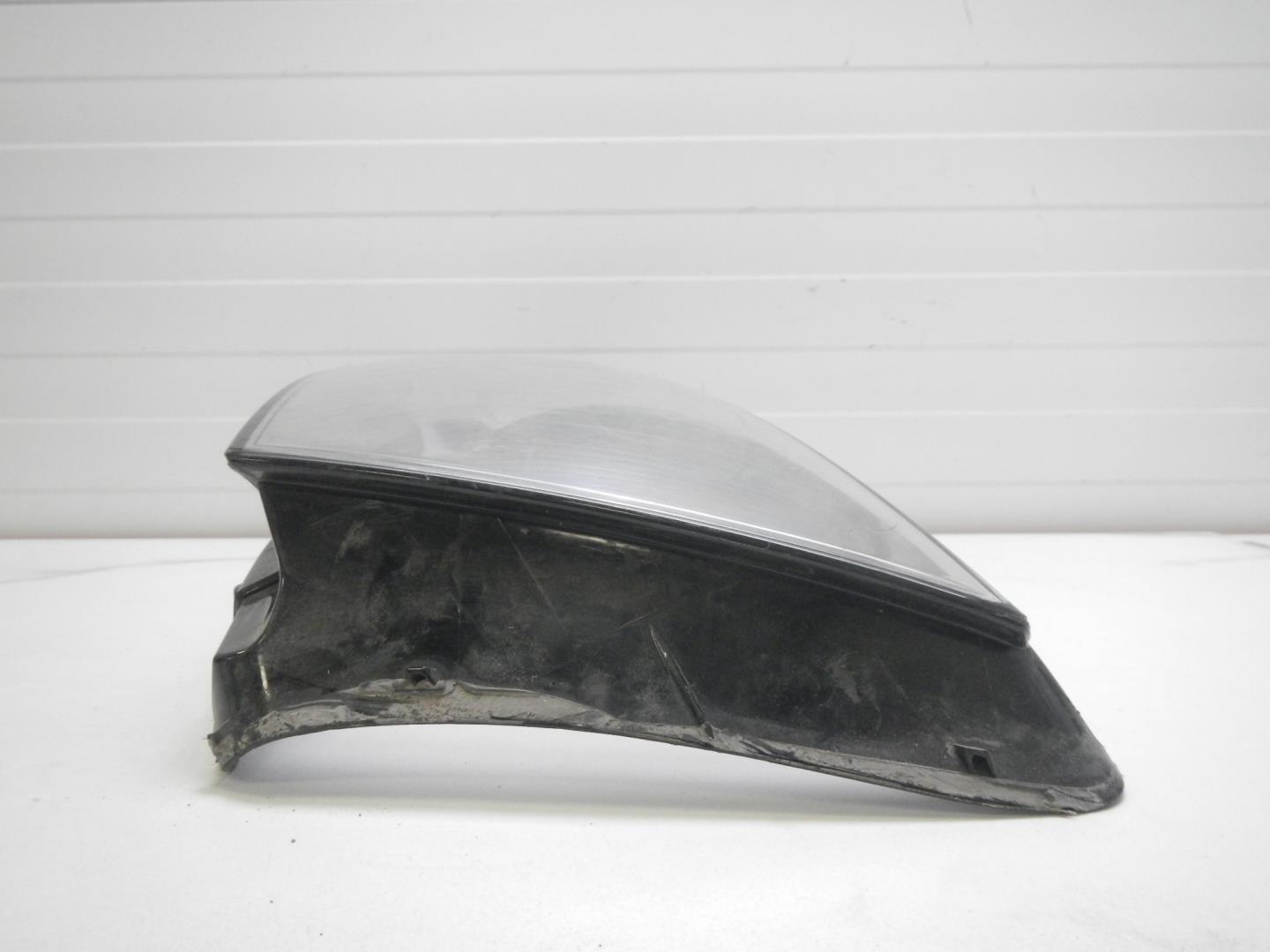 Стекло фары левой