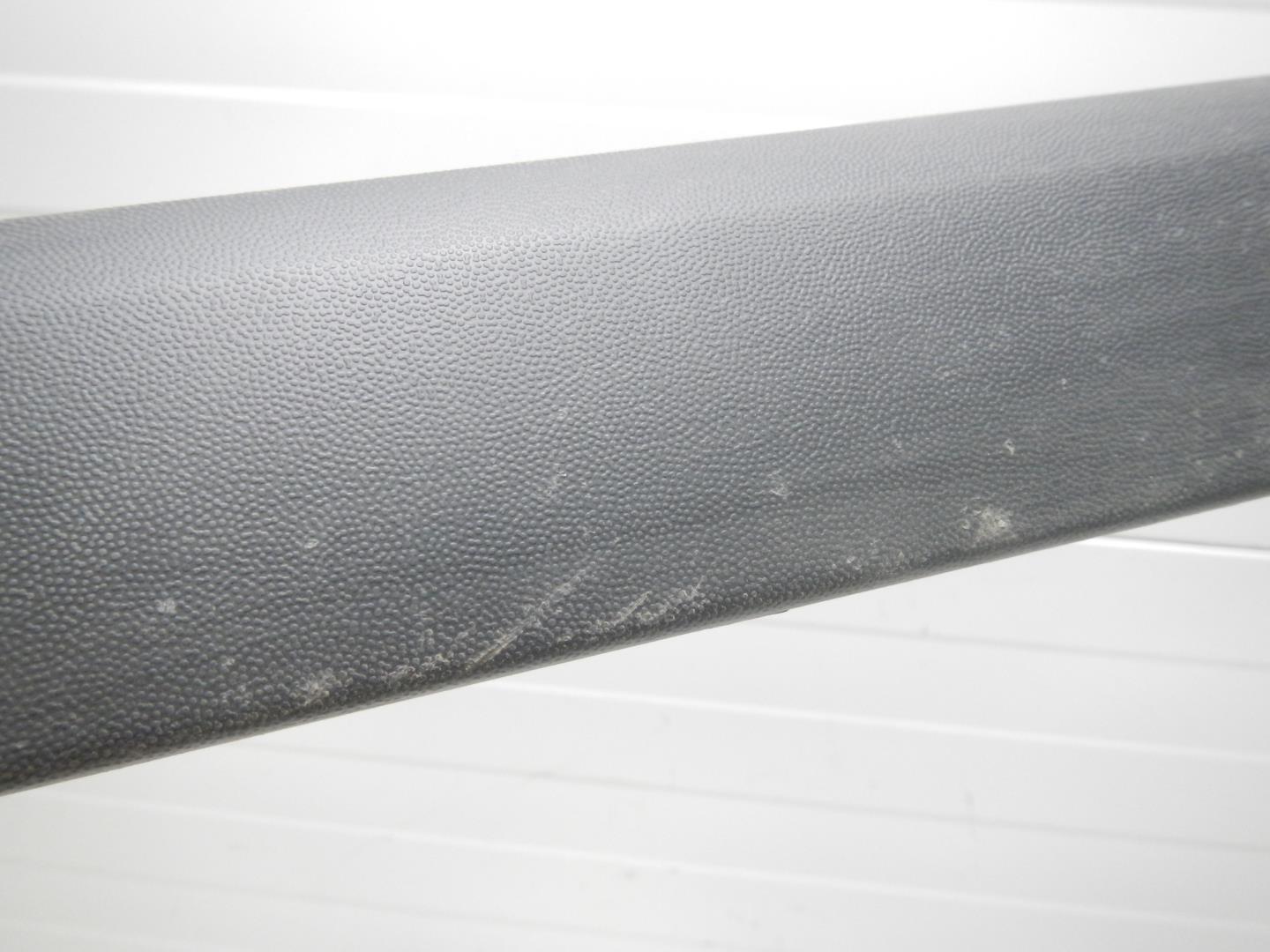 Молдинг задней левой двери