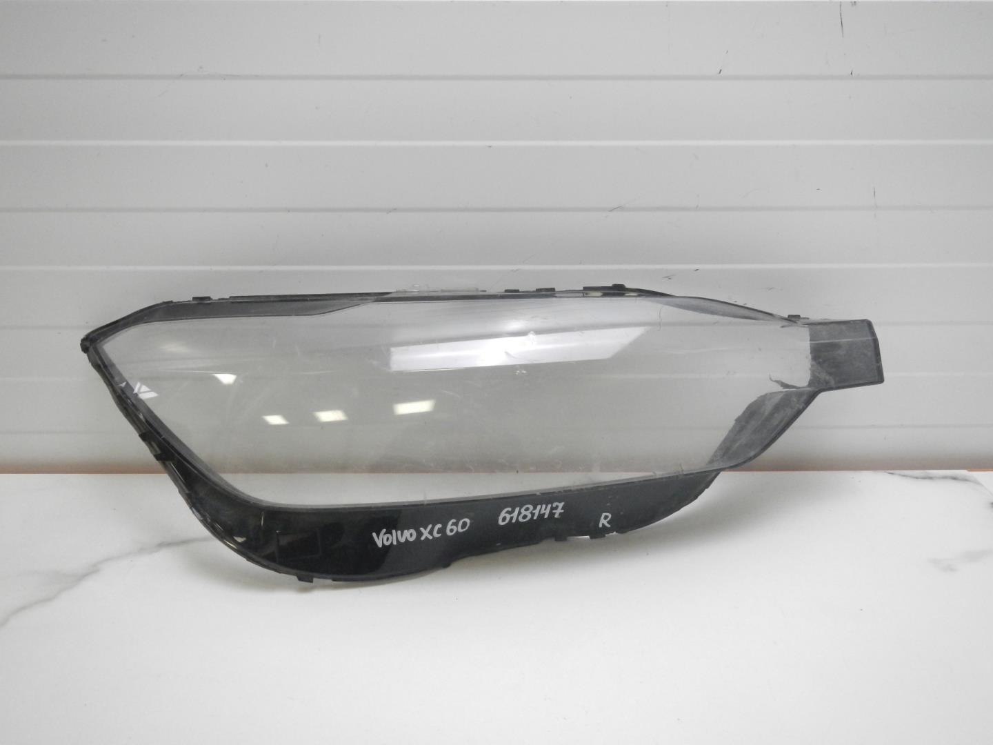 Стекло фары правой