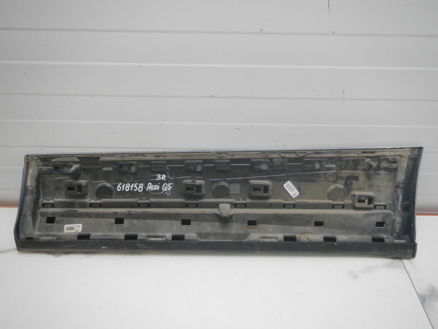 Накладка двери задней правой