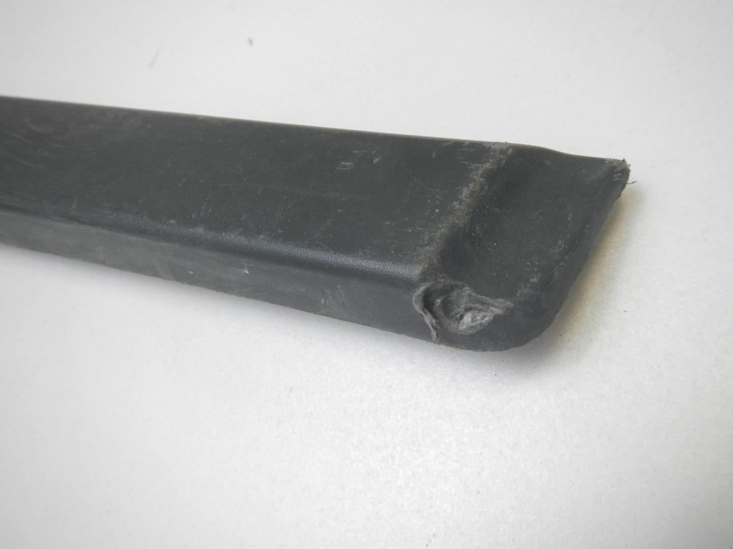 Молдинг передней правой двери