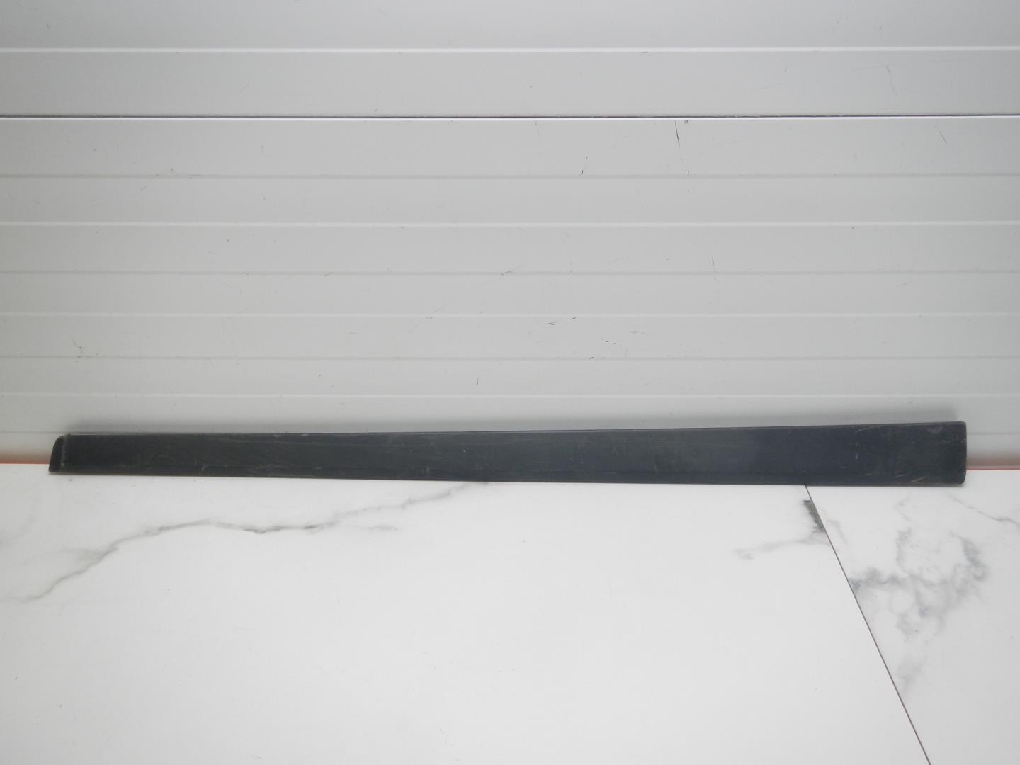 Молдинг передней правой двери