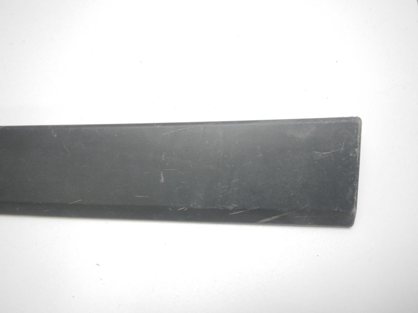 Молдинг передней правой двери