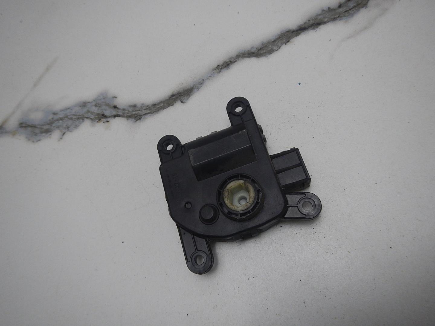 Моторчик заслонки печки