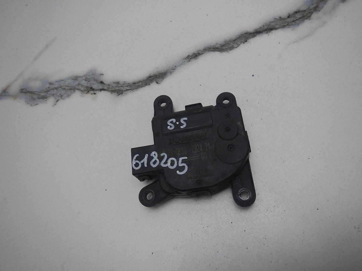 Моторчик заслонки печки