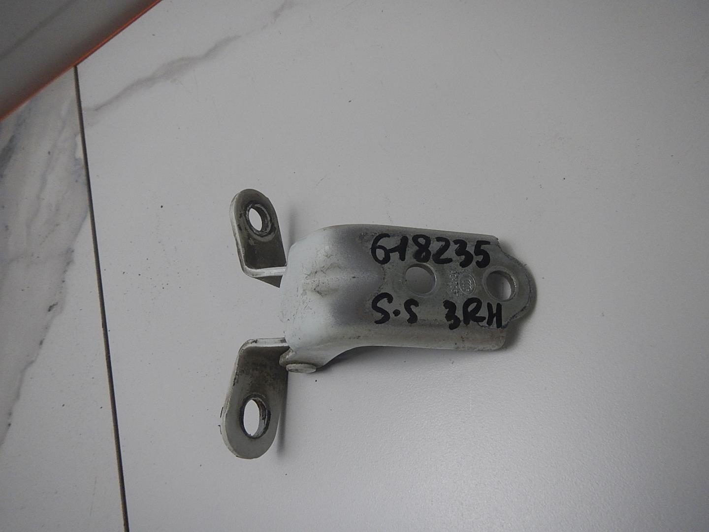 Петля двери задней правой нижняя