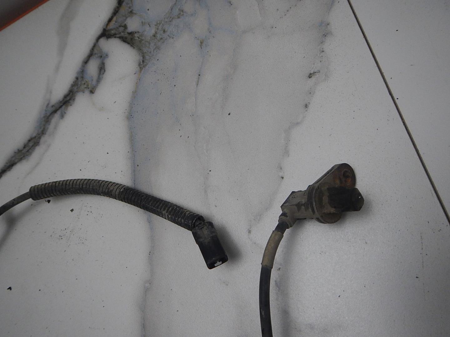 Датчик ABS передний левый