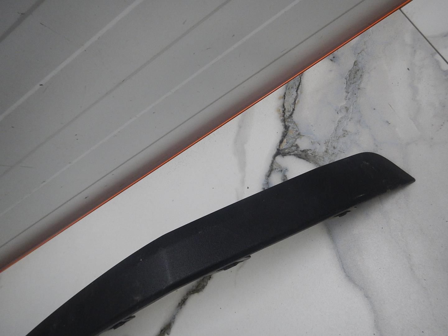 Молдинг заднего бампера