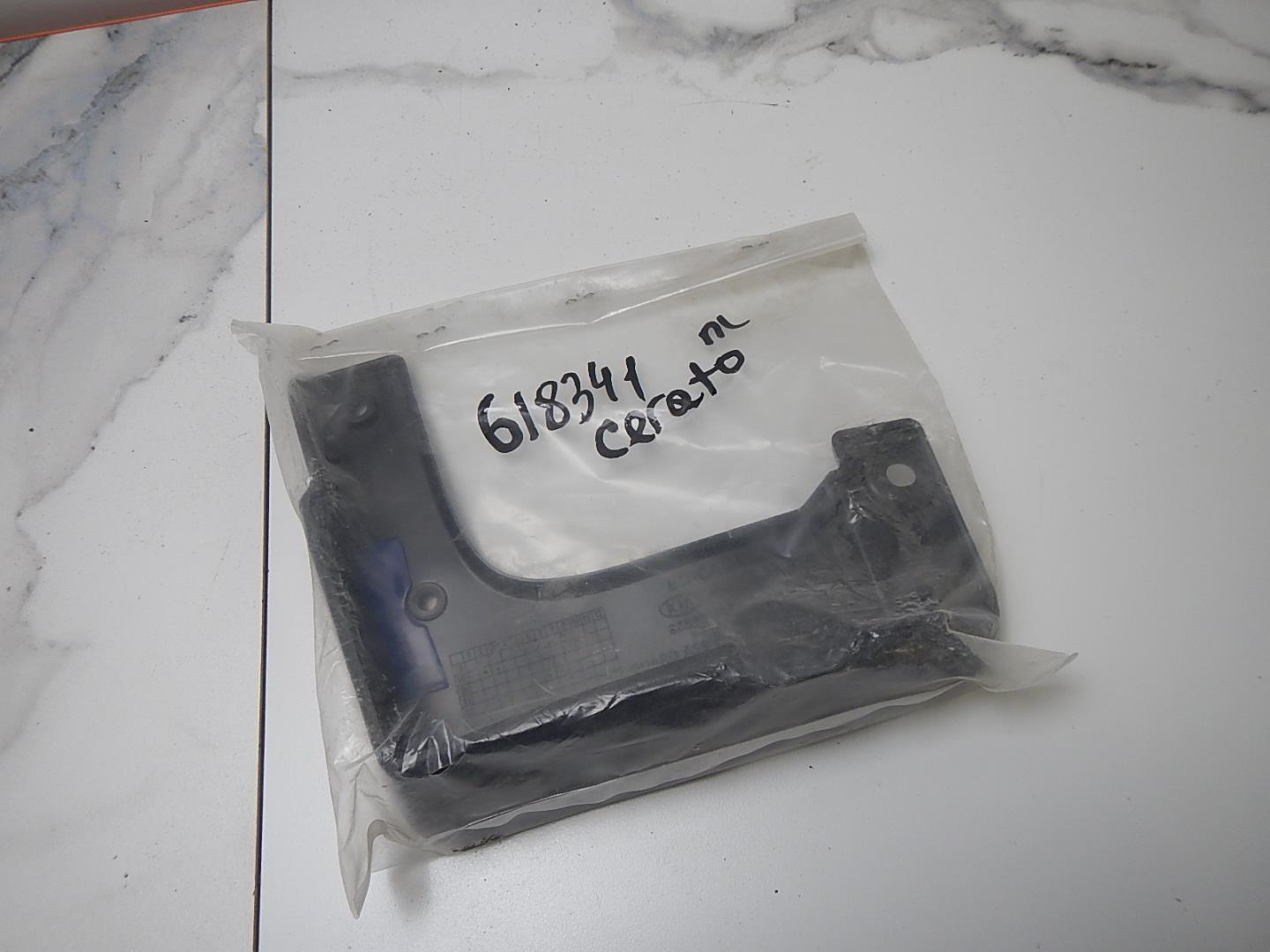 Брызговик передний левый