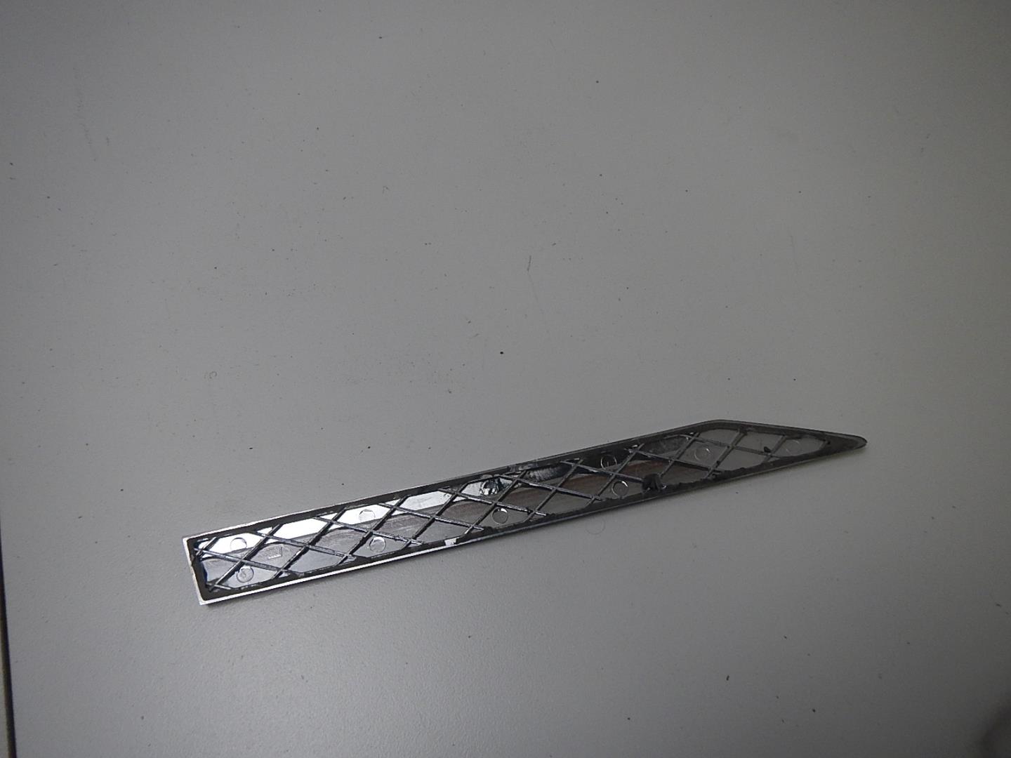 Молдинг передней левой двери