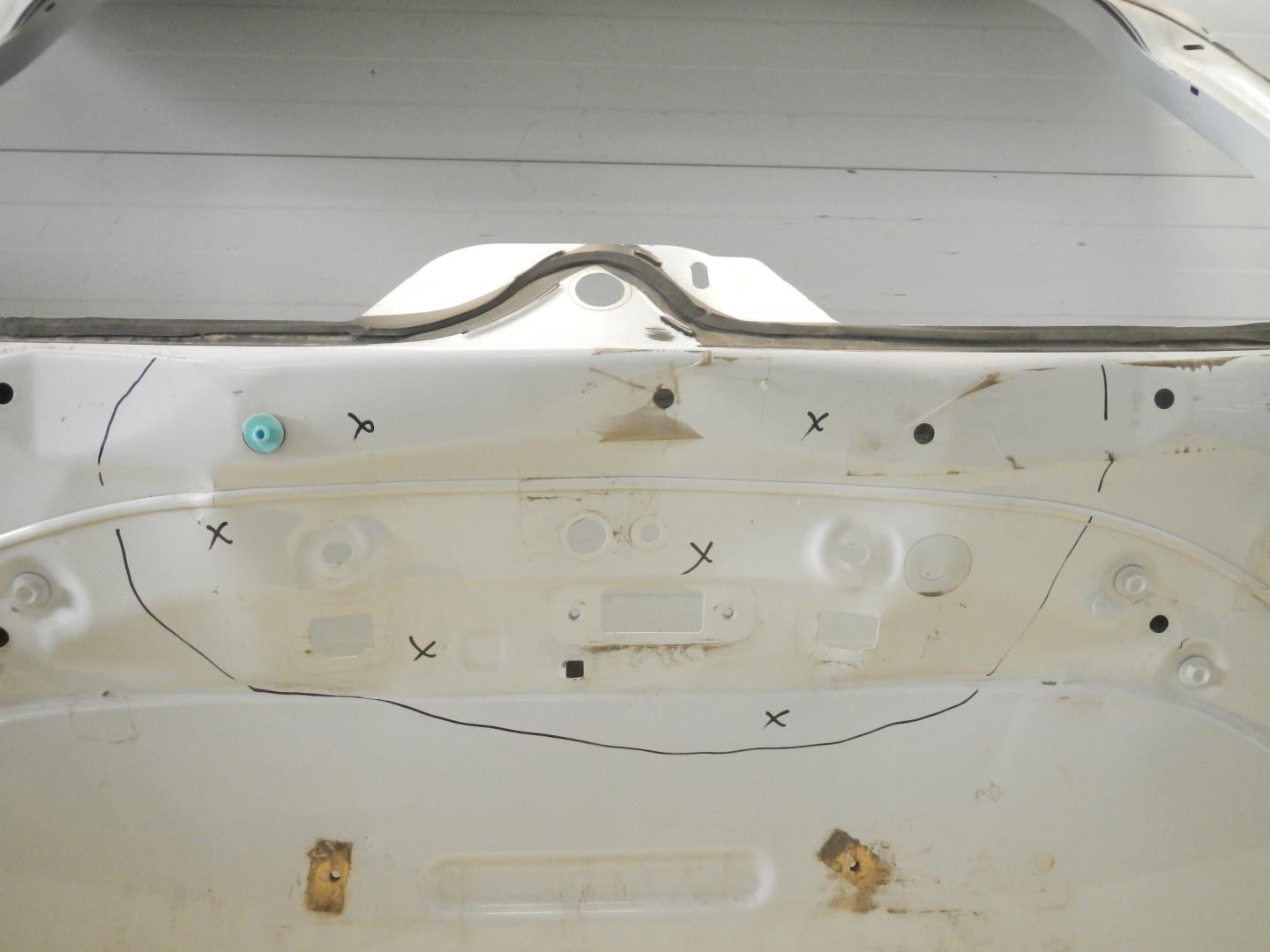 Дверь багажника