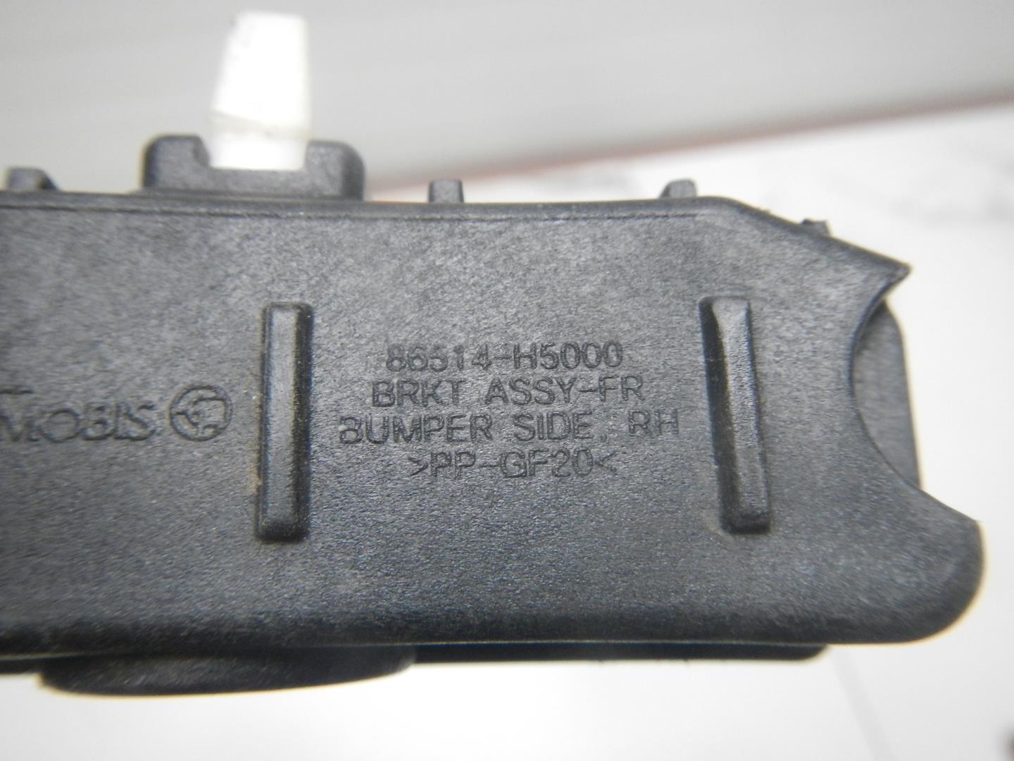 Кронштейн переднего бампера правый